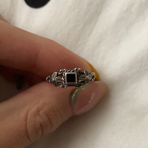 Sterling silver ring with black square - Picture 3 of 4